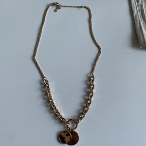 Halsband - Supersnyggt halsband perfekt till festliga tillställningar! aldrig använt🤎🥰