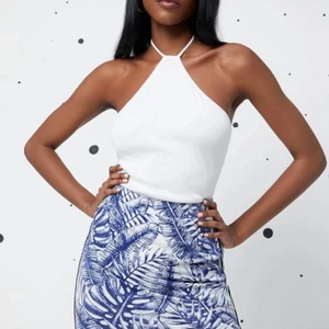 Vitt linne - Jättefint trendigt vitt linne!! Aldrig använd 💕