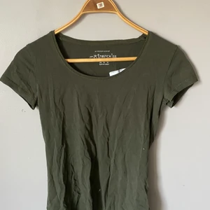 Grön tshirt - Fin grön t-shirt som stretchar🪐