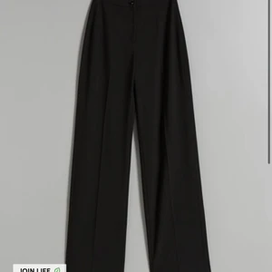 Kostymbyxor  - !!!Dessa finns fortfarande kvar!!!                                               Hej! Säljer mina kostymbyxor från bershka som ändats är testade☺️ 