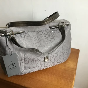 Calvin Klein väska - Oanvänd Calvin Klein väska