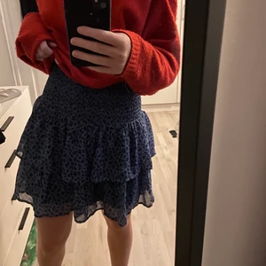 Kjol - Intressekoll på min fina volangkjol, storlek 170 men passar mig som har xs/s!