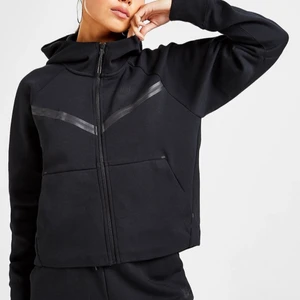 Nike tech  - Fin ny Nike tech kofta använd ungefär 2 gånger i storlek S skriv privat för egna bilder