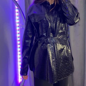 Skjorta med bälte Zara - Skinn 