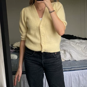 Stickad topp - Säljer denna stickade koftan från Monki i stl S! 50+ frakt! Hör gärna av dig vid fler frågor✌🏼