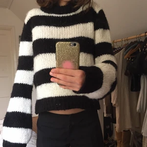 Stickat tröja  - Super snygg stickad tröja som jag använt fåtal gånger. Fint skick och mysig. 