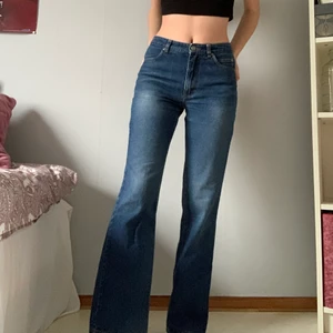 Blå jeans - Blå jeans från Lindex i storlek 34, lite strävare/urtvättade i matrialet. 170 lång ⚡️⚡️ 