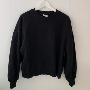 Mysig sweatshirt från Gina tricot i storlek M