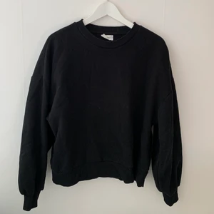 Sweatshirt strl M - Mysig sweatshirt från Gina tricot i storlek M
