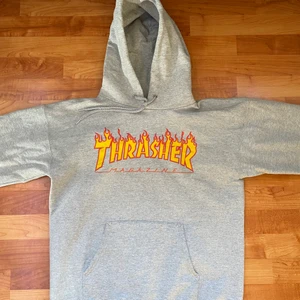 Thrasher Hoodie - Thrasher Hoodie i mycket fint skick, storlek S