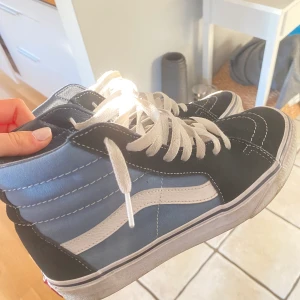 Byte vans!!!! - Vill någon byta dessa fina vans mot en annan färg i samma modell?❤️❤️❤️detta är storlek 40!!! Jag kan byta mot 39-41😜