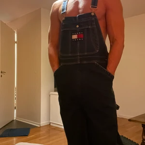 Tommy Jeans Hängselbyxor - Hängselbyxor TH