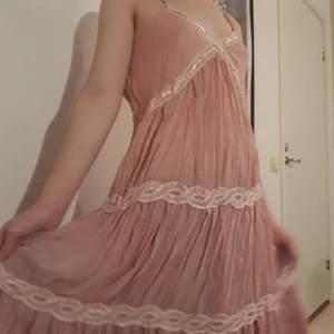 Rosa grunge kläning  - Fin rosa kläning, aldrig använd. 