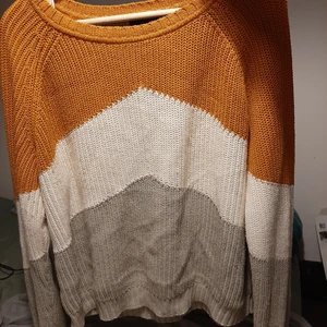 Stickad tröja  - Stickad tröja från Object strl L. 50% bomull, 50% akryl. Inga anmärkningar. 