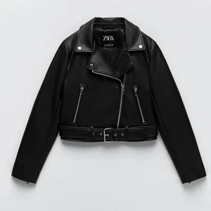 Skinnjacka från zara - Säljer denna super snugga skinnjacka från zara🤍 Svin snygg och svin skön men är obehövda av pengar så måste tyvär sälha den😢 Den är i stolek M men sitter som en S🤍 Köpte för 559kr säljer för 300kr + spårbar frakt🤍 KÖPS DIREKT FÖR 380kr (inklusive frakt)