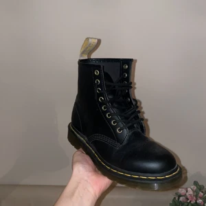 Helt nya doctor martens - Model - Vegan 1460. Nypris - 2000
