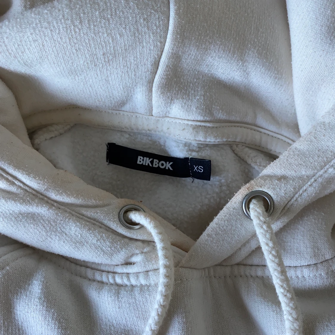 Ljusbeige hoodie i storlek xs - 91