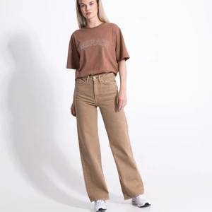 Jeans - (Lånade bilder) Säljer nu mina jättefina begie jeans från lager 157 i strl xs. Helt oanvända!! då dom tyvärr var för stora för mig.😍 frakt är inräknat i priset. (Kan även bytas om någon har  strl xxs)