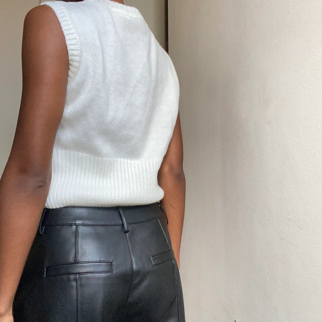 Kort stickad  väst 🤍 - 90