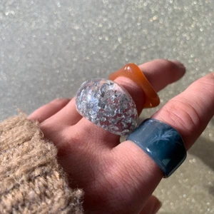 Ringar - Halloj! Säljer dessa fina ringar för 10 kr förutom den stora silvriga som är såld ⚡️💖 köparen står för frakten som är 12kr 