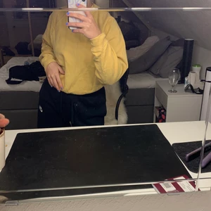 Gul tröja  - Gul tröja som inte används💕