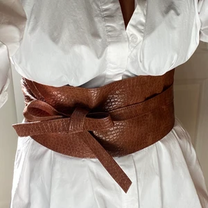 Snake mönstart bälte - Brunt, aldrig använt från nakd!