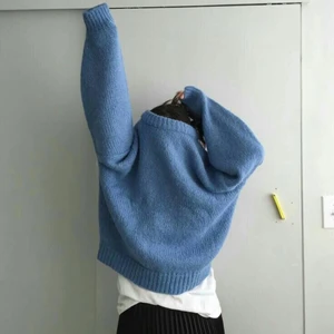 Blå stickad - Blå stickad tröja, super fin men kommer inte till så mycket användning ❤️ crocker tröja 