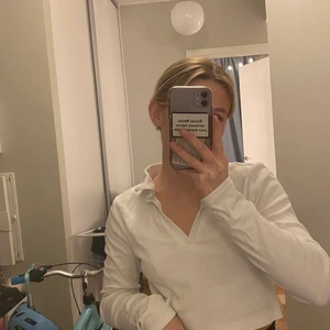 Vit tröja - Tröja ifrån zara, köpte här på Plick men är tyvär lite för stor för mig