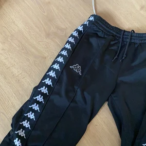 Kappa popper pants - Använda några gånger, har blivit noppriga på vissa ställen men är i annars bra skick
