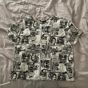 T-shirt med print - Cool t-shirt från zara, kommer tyvärr inte till användning. Inga defekter, använd typ 2 gånger. Köpare står för frakt!