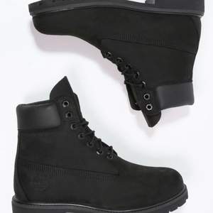 Säljer mina svarta Timberland boots! Inköpta förra vintern så använda en del därav priset. Skriv privat för fler bilder🥰