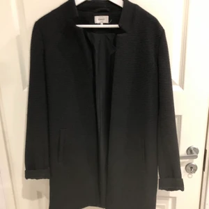 Svart Kappa - Storlek S knappt använd 