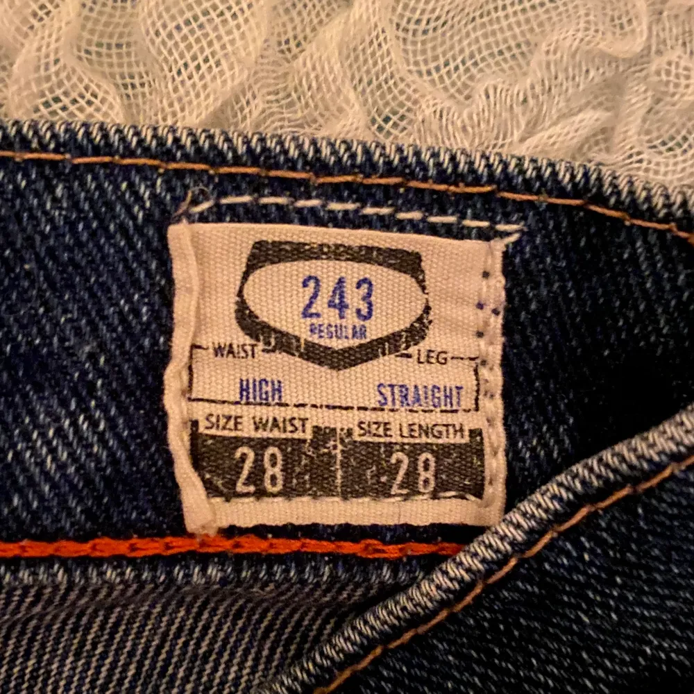 Mörkare blåa jeans frön Jeansbolaget. Length and waist - 28.  De är använda men i mycket bra skick. Kontakta mig vid frågor eller intresse. Köparen står för frakt.🤍. Jeans & Byxor.