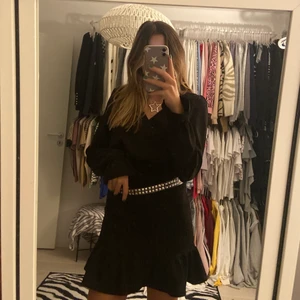 Klänning från bikbok⚡️⚡️ - Aldrig använd, har dock tagit av prislappen så kan inte lämna tillbaka. Kostade runt 500-450kr så lägger ut för 400, köparen står för frakt⭐️⭐️