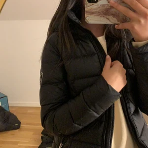 Rockandblue jacka - En jätte fin rockandblue jacka i bra sick. Köpt för ca 2000kr. ✨tyvärr blivit lite för liten på mig, Bara används i en vinter💞 pris kanske kan diskuteras ❤️