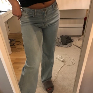 Madlady jeans  - Blåa jeans från madlady, sitter så fint, men kommer inte till användning. 