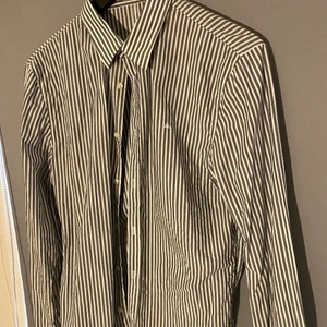 J.L skjorta  - Knappt använd, bra skick. Tunt material