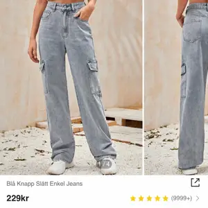 Blåa baggy jeans från shein med fickor på sidorna, köpta för 230kr, bra skick knappt använda . Köpare står för frakt. 