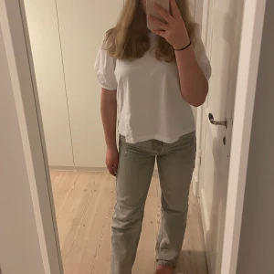 Jeans zara - Säljer dessa supersnygga jeans från zara i stolek 36. Säljer då dom inte kommer till användning. Köpta för 399💓💓