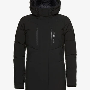 Ny Sailracing jacka  - Säljer min helt nya jacka endast använd en gång säljer den pågrund av att den va för stor annars jätte varm och fin köpt för 4000kr går ner till 3000kr köparen står för frakten 😊 priset kan diskuteras vid snabb affär 