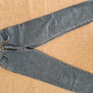 Vintage jeans - Vintage jeans dragkedja tyvärr trasig på dessa med, går lätta att fixa hos skräddare. Storlek 29/30, köparen står för frakten ❤