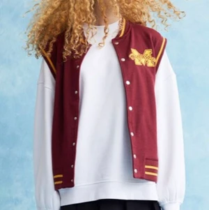 Collegeväst - En snygg röd collegeväst från H&M 