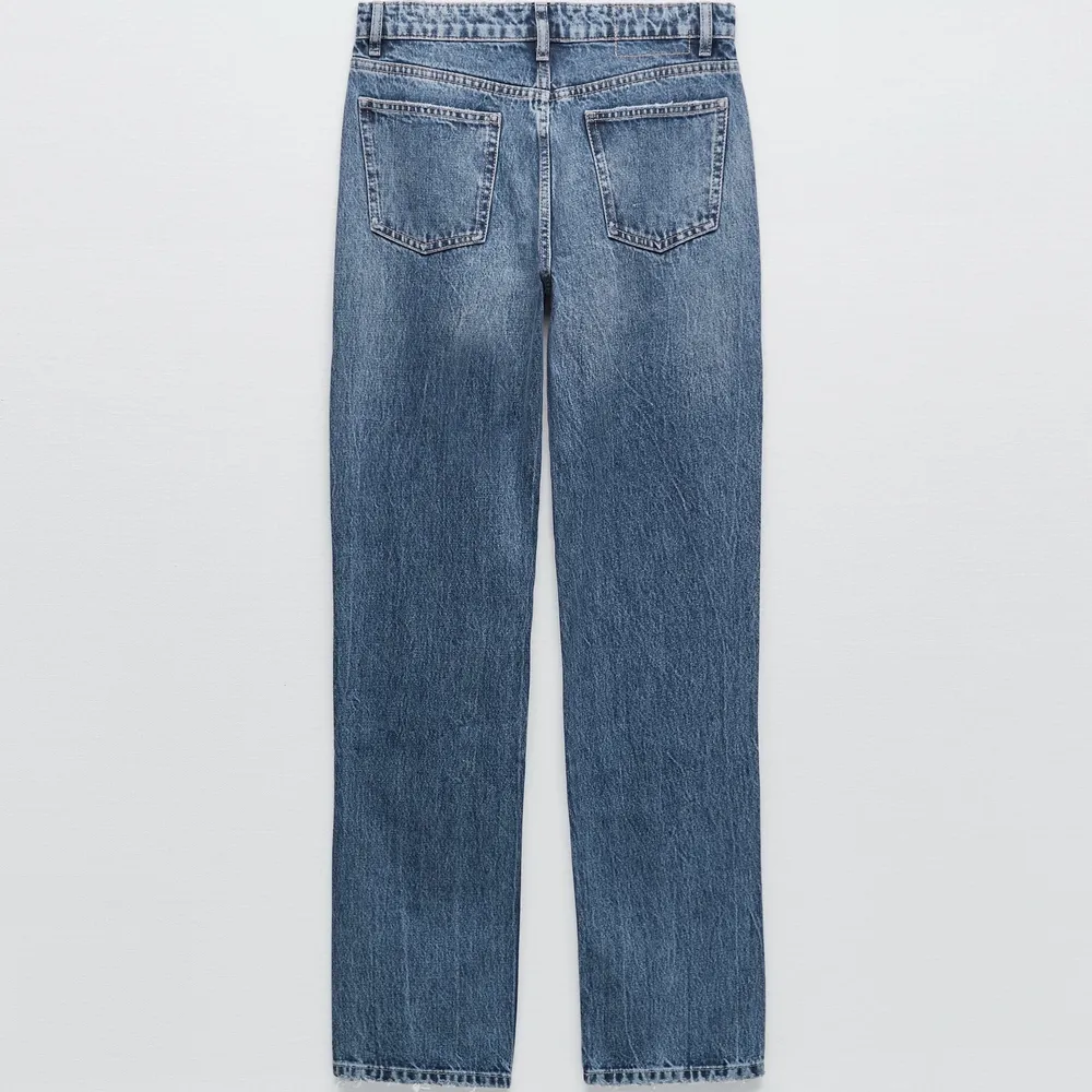 Zara jeans! 200 kr. Mer info?, skriv priv! Bra skick. Frakt : 79. Jeans & Byxor.