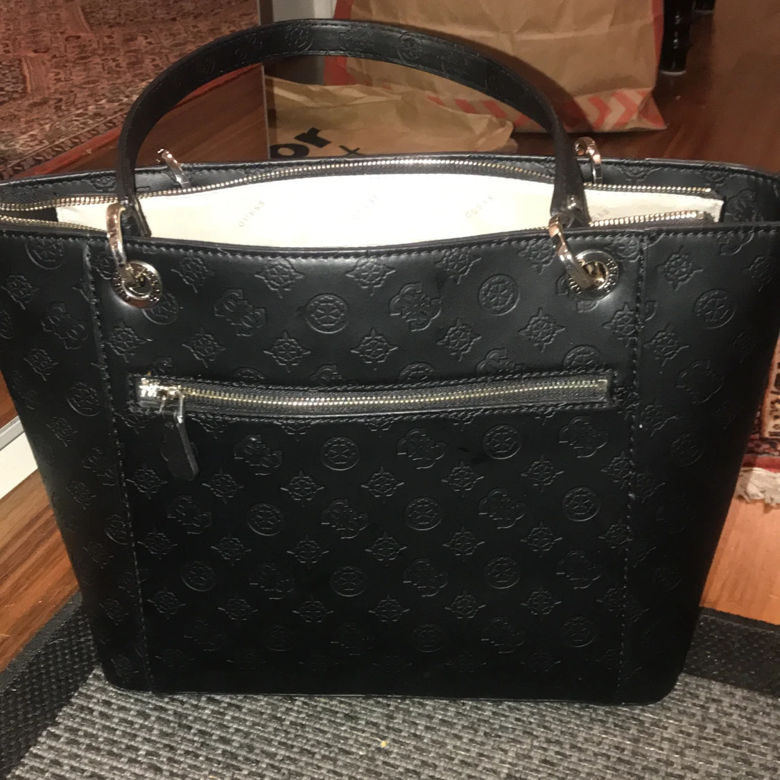 Guess shoppingväska  - 90