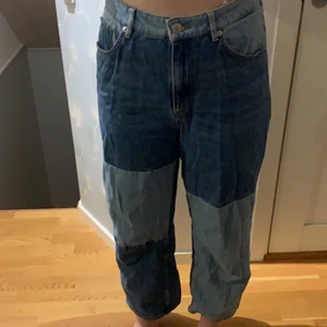 Monki byxor - Snygga byxor från monki, bra skick och sköna. Storlek 31 ca 40. Frakt räknas ut vid intresse