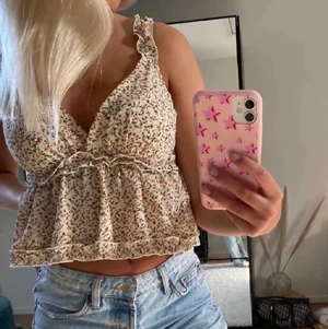 Sommartopp  - LÄGGER UT IGEN PGA OSERIÖSA BUD!💖 En jätte snygg populär sommar topp köpt för ca 1 år sedan man bara använd 1 gång!!! Skriv för bilder/frågor