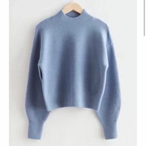 Stickad tröja  - Jättefin stickad tröja från & other stories. Kommer inte till användning längre tyvärr. 