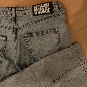 Unika jeans som jag hittade secondhand i somras men får tyvärr inte användning för dom 💛💛💛 sitter som en S-M