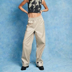 Visa skinnbyxor - Vida skinnbyxor från asos, helt oanvända 