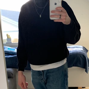 Asos design black sweatshirt  - Svart sweatshirt i mycket fint skick från asos design.